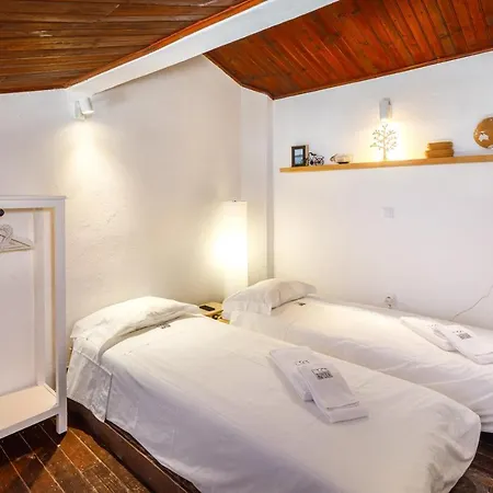 Pura Vida Falesia By The Portuguese Butler Willa *